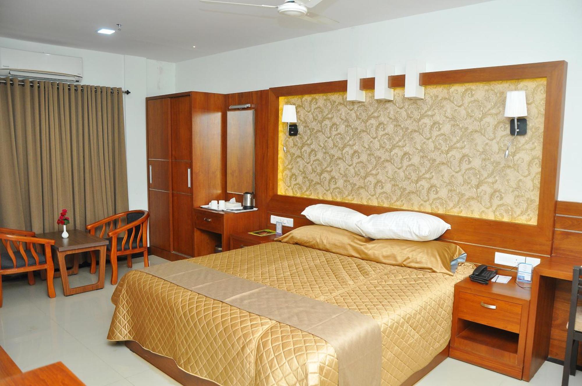 Kunnamkulam Kallada Mamatha Motels מראה חיצוני תמונה
